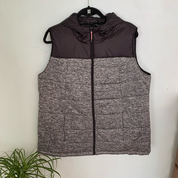 Active Zone-Sleeveless Puffy Jacket-NWT - Picture 3 of 8